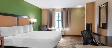 Studio, 1 King Bed | Iron/ironing board, free WiFi