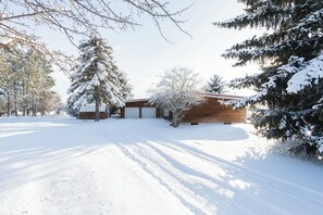 Exterior - Serene Pet Friendly, Fully Fenced 1 Acre 4BR 1.5BA Home With Privacy and Views (Bozeman)