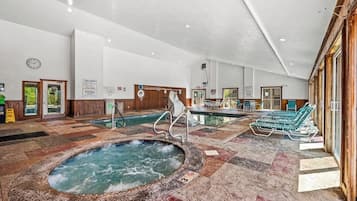 Piscine intérieure