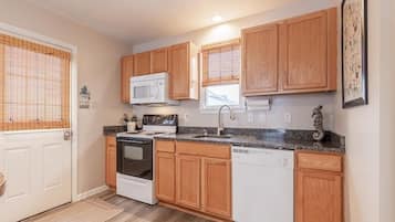 Fridge, oven, dishwasher, coffee/tea maker