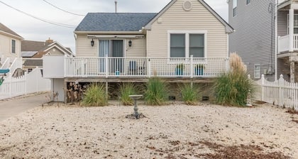 Seas the Day! Lovely 3-bedroom, 1.5 bath home close to the beach