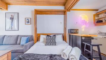 1 bedroom, WiFi, bed sheets