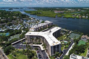 Exterior - Harbor Towers Yacht & Racquet Club- Ground Floor 2 Bedroom/2 Bath private hot tub condo! (Sarasota)
