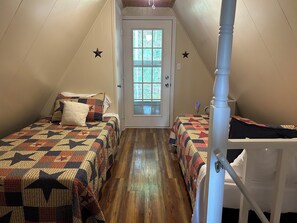 2 bedrooms, desk, iron/ironing board, free WiFi