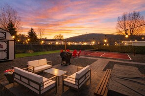 Property grounds - Grand Canyon - Theater - Arcade - Pickleball - Pool Table - Fire Pit - View (Williams)