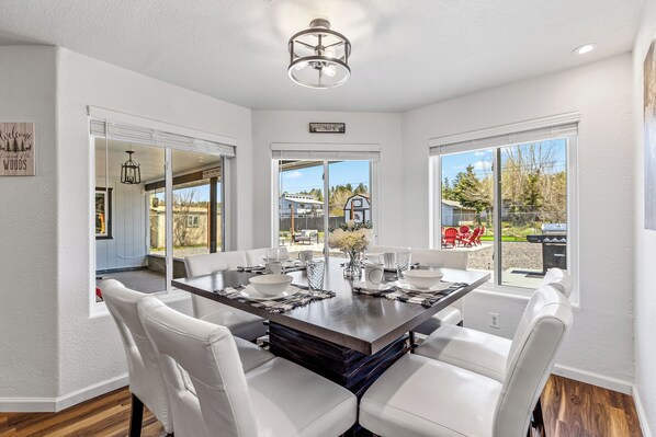 Dining - Grand Canyon - Theater - Arcade - Pickleball - Pool Table - Fire Pit - View (Williams)