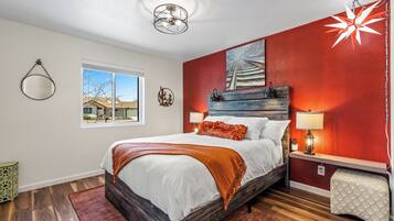 4 bedrooms, desk, iron/ironing board, travel crib