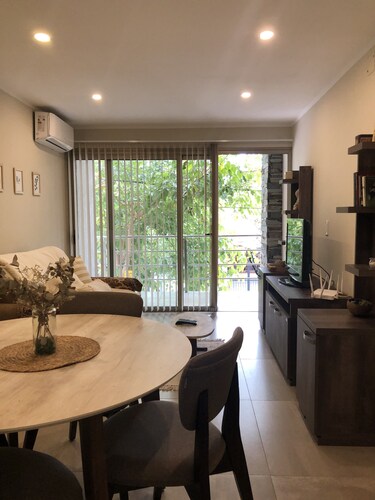 Apartamento Moderno en Condominio, con Cochera. Ideal Para Parejas