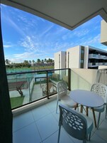 Apartment, Blick auf den Innenhof | Blick vom Balkon