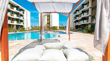 3 outdoor pools, pool umbrellas, sun loungers