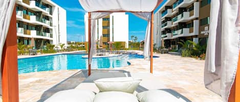 3 outdoor pools, pool umbrellas, pool loungers