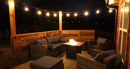 The Traveler's House-Central to All, Hilltop, Hot Tub, Gameroom, Firepit, Skiing