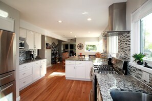 Fridge, microwave, oven, stovetop - The Traveler's House-Central to All, Hilltop, Hot Tub, Gameroom, Firepit, Skiing (Wheat Ridge)
