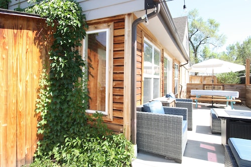 The Traveler's House-Central to All, Hilltop, Hot Tub, Gameroom, Firepit, Skiing