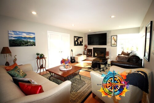 The Traveler's House-Central to All, Hilltop, Gameroom, Hot Tub, Firepit, Skiing