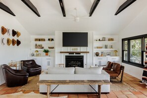 TV connectée, cheminée