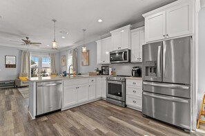 Fridge, microwave, oven, stovetop - Game Room! Pet friendly & Hot Tub! (Panama City Beach)