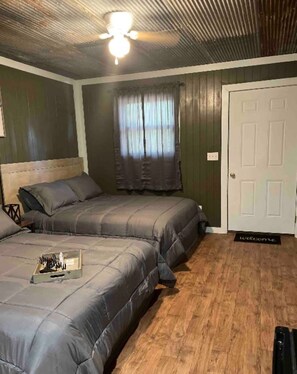 1 habitación, tabla de planchar con plancha y internet 