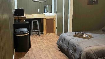 1 bedroom, iron/ironing board, internet