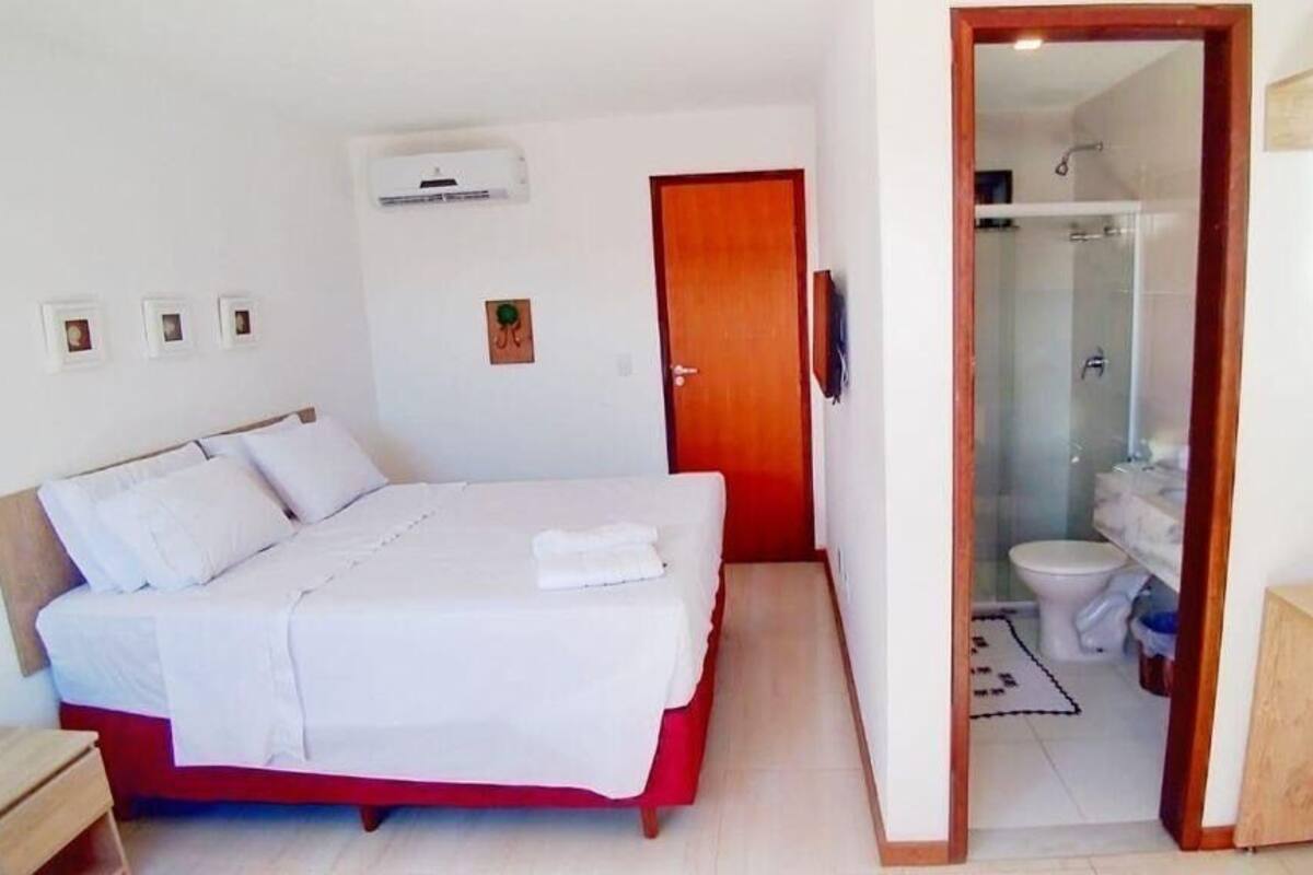 1 bedroom, individually decorated, individually furnished, desk