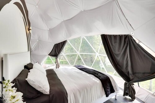 007 Geodome - Unique Escapes "007" Luxury Camping Geo-Dome!