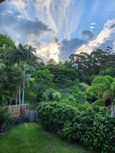 Private 2-Bedroom unit with  bushland Views & Balcony