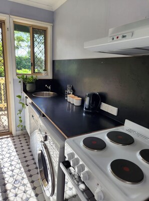 Fridge, microwave, oven, stovetop - Private 2-Bedroom unit with  bushland Views & Balcony (Ocean Shores)