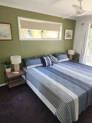 4 bedrooms, iron/ironing board, WiFi, bed sheets