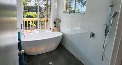 Private 2-Bedroom unit with bushland Views & Balcony