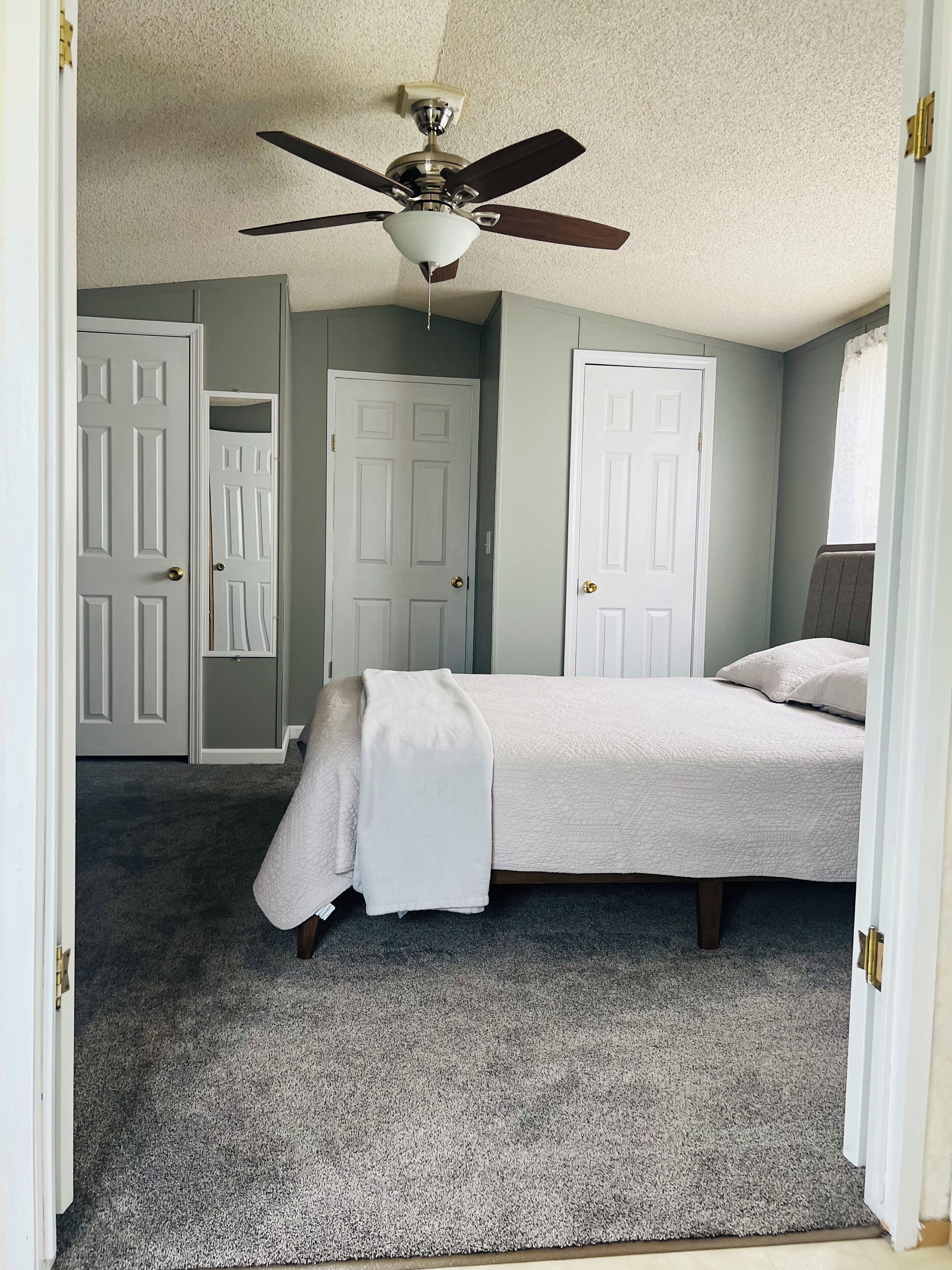 2 bedrooms, desk, iron/ironing board, WiFi