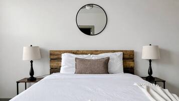 Työpöytä, silitysrauta/-lauta, ilmainen Wi-Fi, vuodevaatteet