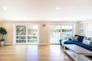 Smart TV - 40 - 4BR Lakeview - Lakeside retreat near GJK View (South Yarmouth)