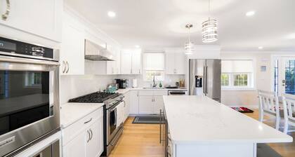 40 - 4BR Lakeview - Lakeside retreat near GJK View