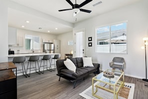 Maison Confort, patio | Aire de séjour | Téléviseur à écran plat