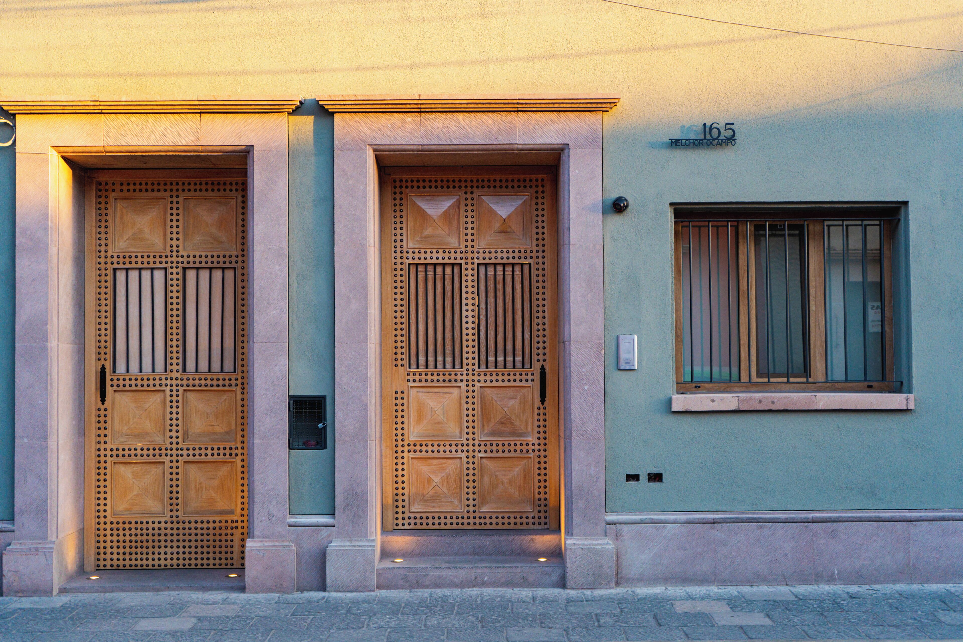 Vista frontal de la propiedad