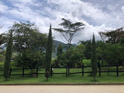 Casa El Pinar: Tranquilidad, Familia y Naturaleza