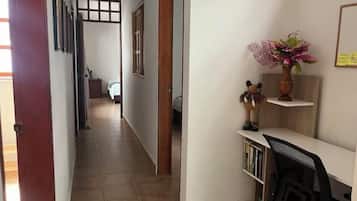 3 Schlafzimmer, Schreibtisch, Bügeleisen/Bügelbrett, kostenloses WLAN