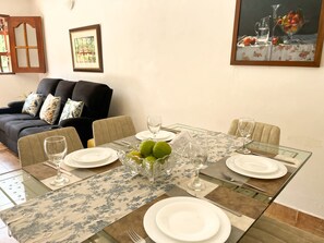 Dining - El Pinar House: Tranquility, Family, and Nature (Jardín)