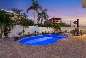 Een verwarmd zwembad