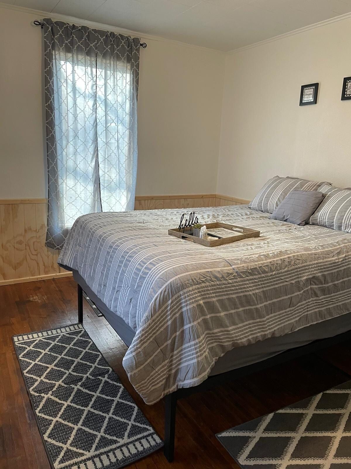 2 chambres, fer et planche à repasser, draps fournis