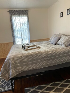2 bedrooms, iron/ironing board, bed sheets