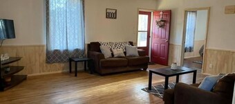 Hogan's Hideout Clyde Manor-Cozy Space to enjoy. 