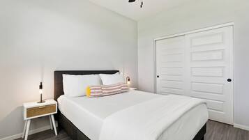 Casa clássico, varanda | 2 quartos, espaço de trabalho para notebook