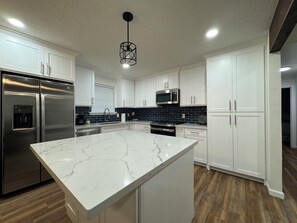 Micro-ondas, fogão, cooktop, lava-louças