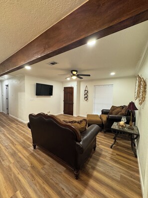 Smart TV - A Home Away From Home - Rest, Relax, & Enjoy (Alexandria)