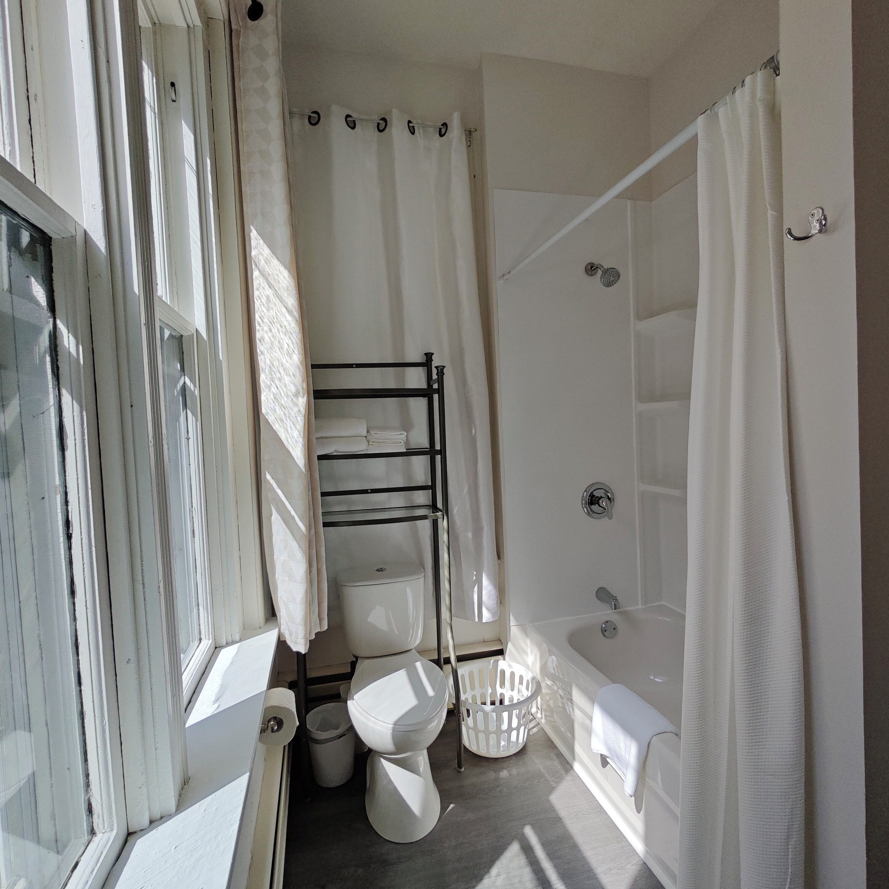 Classic Double Room, 1 King Bed, Ground Floor | Bathroom
