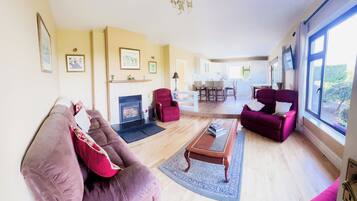 Smart TV, fireplace, computer monitors, printers