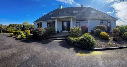 Quiet rural home within 10 minutes of Killarney