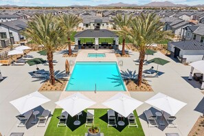 Outdoor pool, pool umbrellas, sun loungers - Luminous Sunrise Home with Pool and BBQ (Casa Grande)