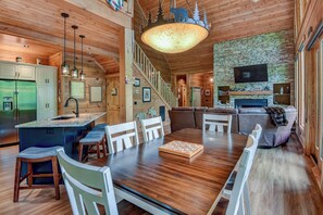 Dining - A Beary Nice Cabin - 3 Bed 3.5 Bath, Hot Tub, Fishing, Pet Friendly (Vilas)